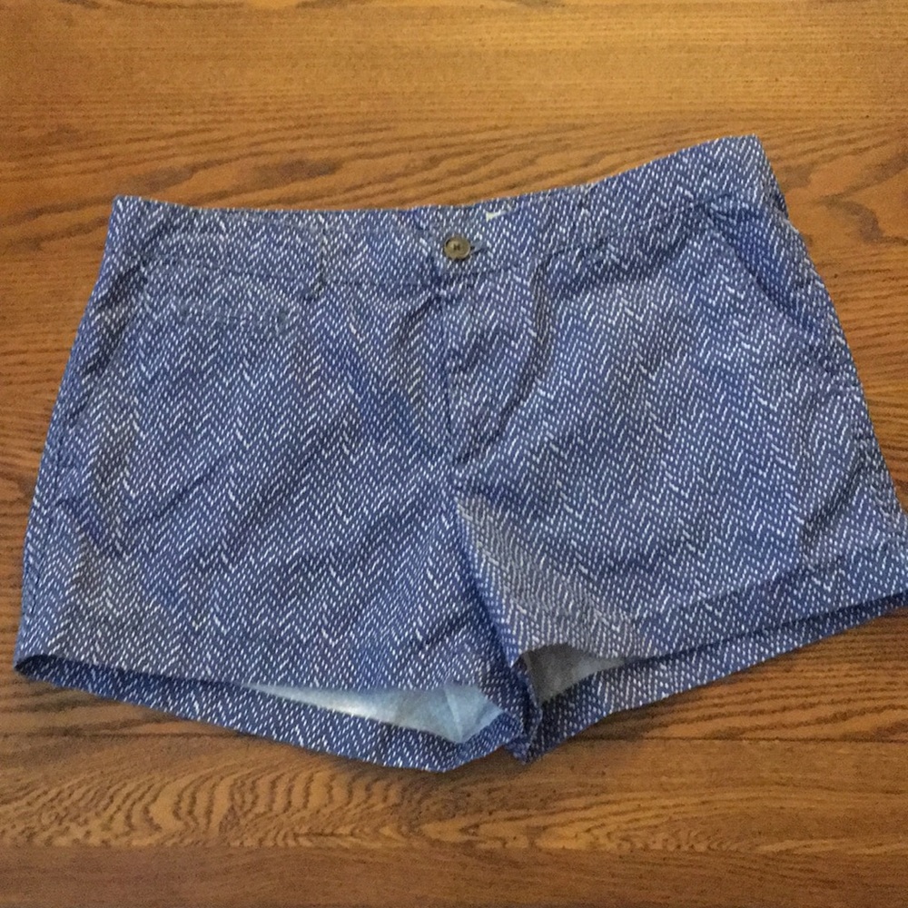 Gap shorts blue and white pattern